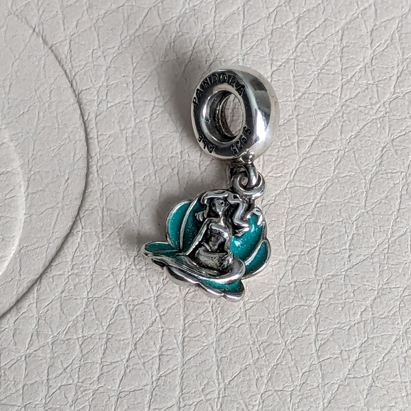 Pandora x Disney Ariel Seashell Charm - Picture 5 of 12